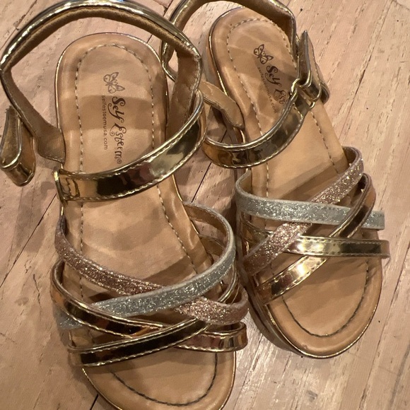SELF ESTEEM Girls 10 Sandals Dress Shoes Metallic Gold Leather - Picture 2 of 4